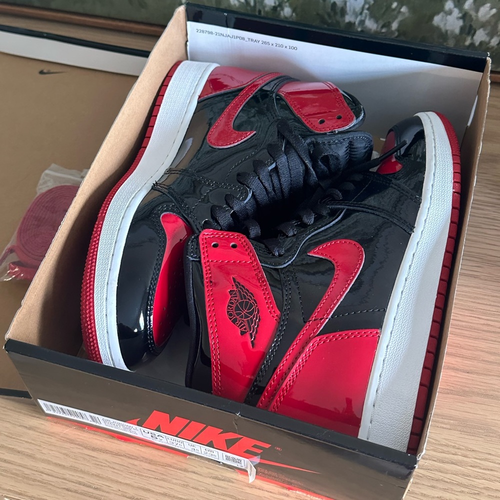 JORDAN 1 RETRO HIGH PATENT BRED